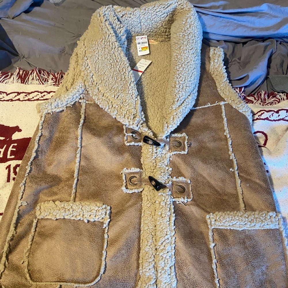 Magnolia lane vest brand new with tags size small will to take offers